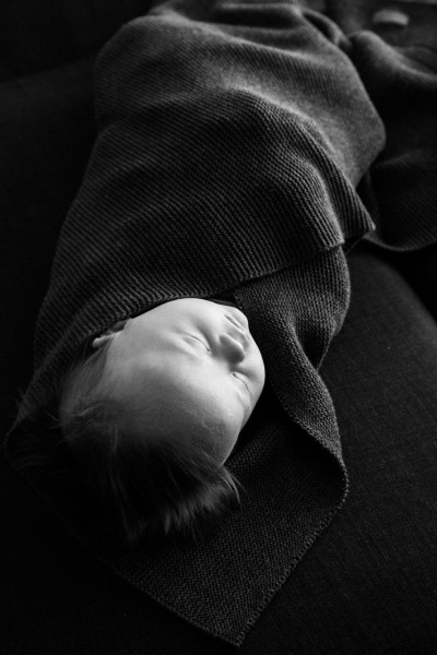 Babyfotografie schwarzweiss
