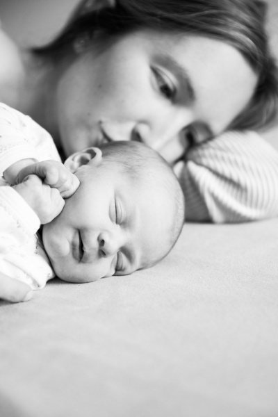Babyfotografie mit Mutter
