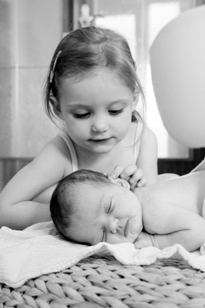 Babyfotografie München mit großer Schwester