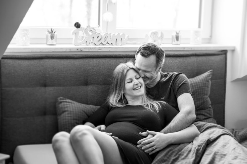 Babybauchfotografie zu Hause