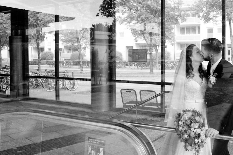 Moderne Hochzeitsfotografie München Spiegelung